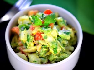 Овощной салат с авокадо фото